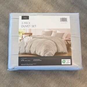 NEW Full size Duvet Set - 3 Piece - Luxurious Light Silver Gray color